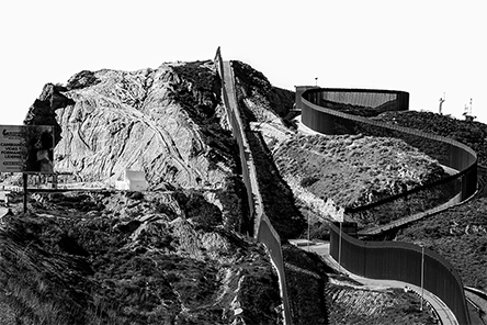 栁澤 ユカ 「The Absurdity of the U.S.-Mexico Border」