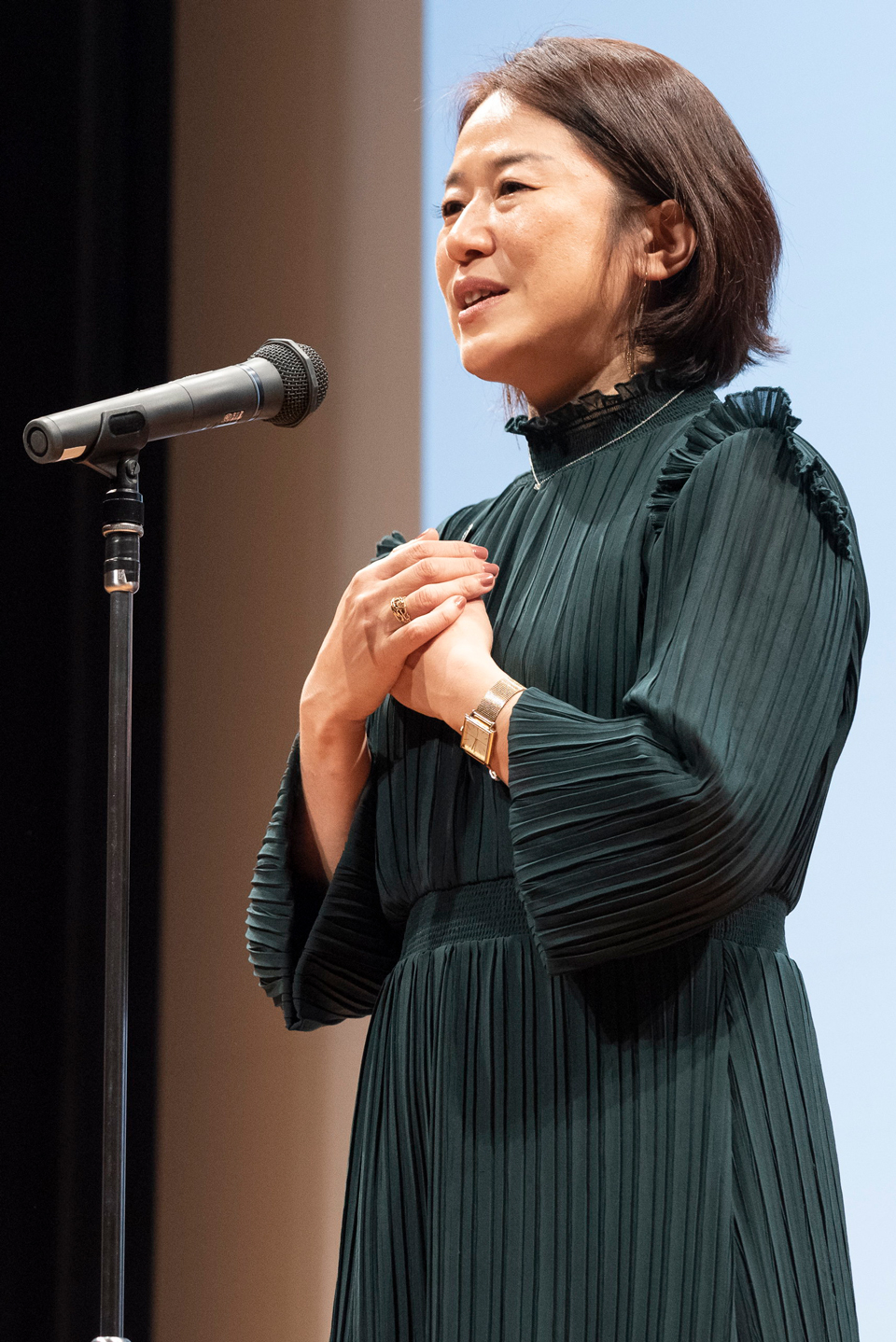 藤岡亜弥氏