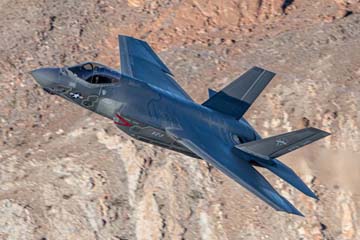 日本航空写真家協会『谷の戦闘機』研究会