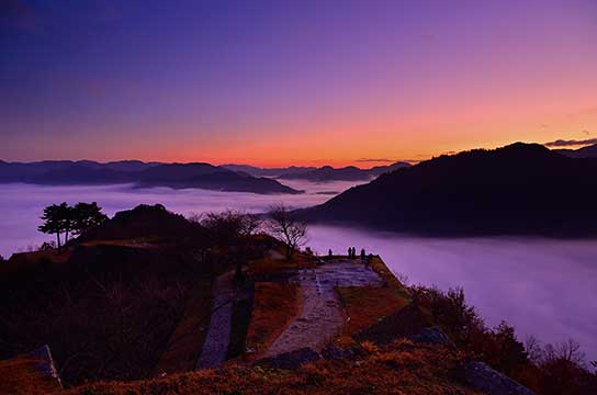 毎夜毎朝（兵庫県朝来市）