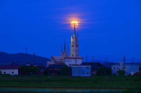 月の塔（滋賀県長浜市）