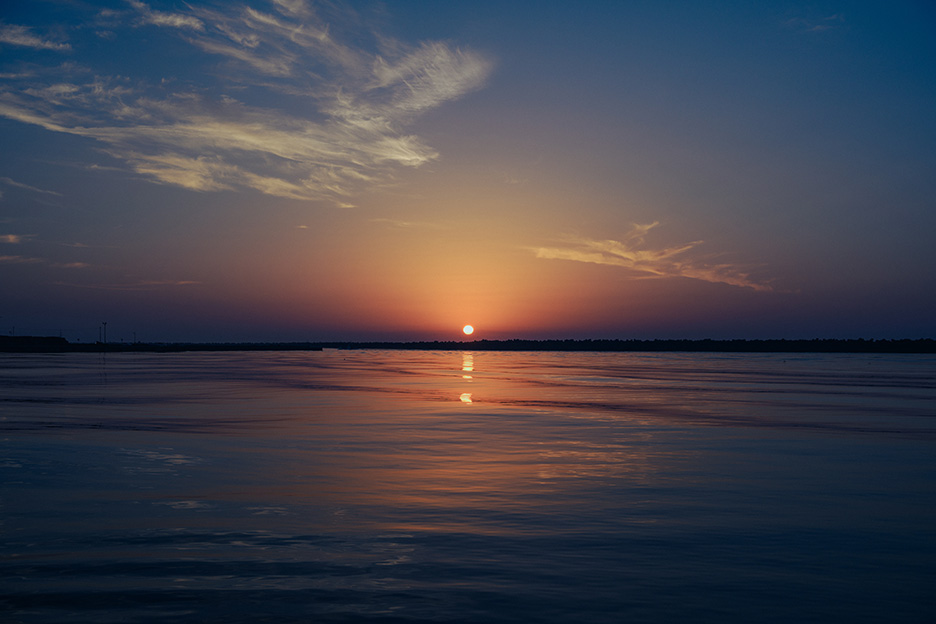40mmで撮影した海辺の朝日