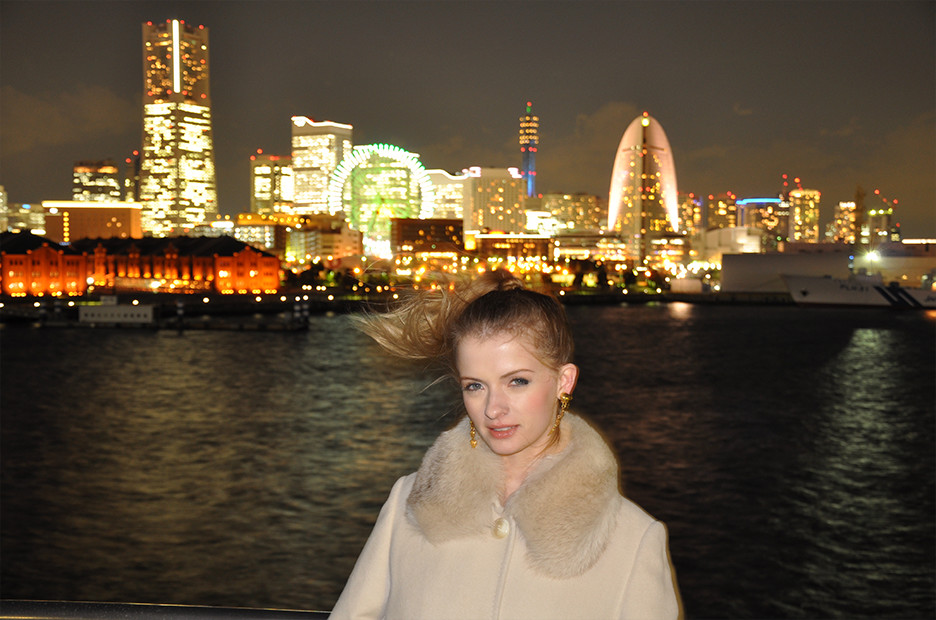 「通常発光+スローシャッター」（スローシンクロ）で撮影