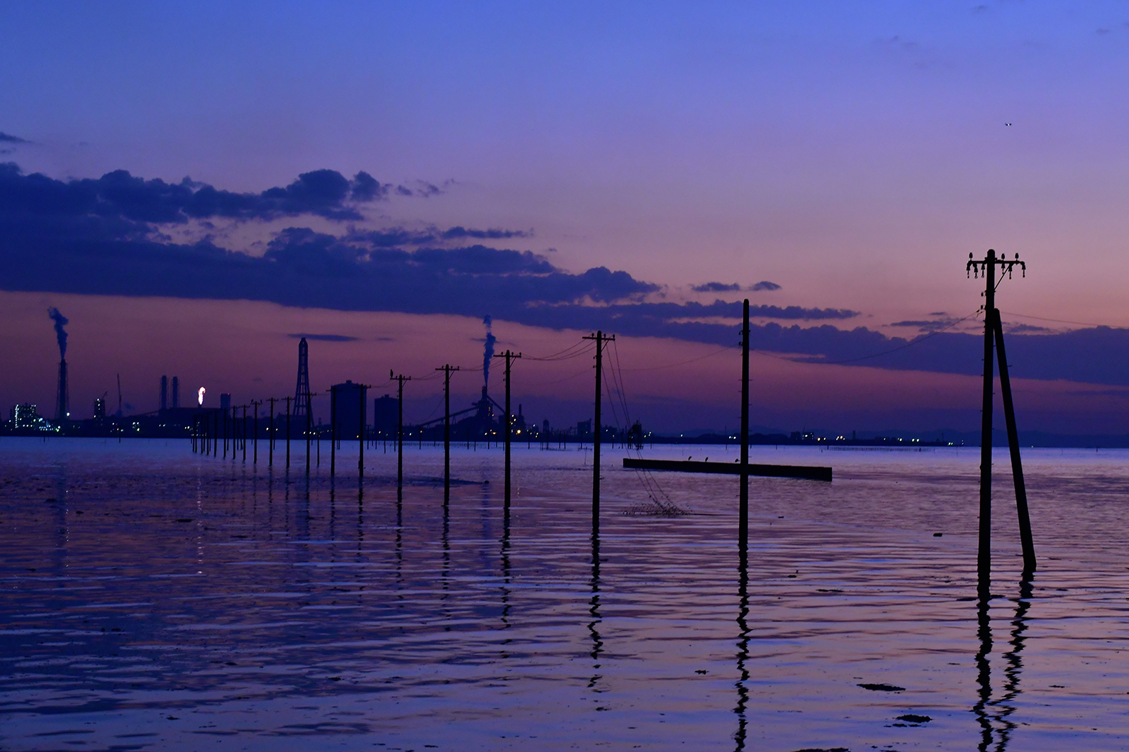 ダイナミックに変わる夕景の色
