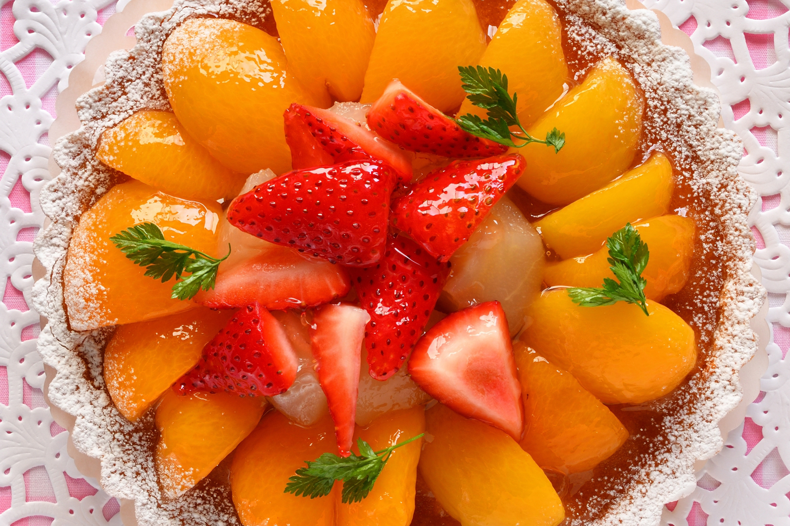 ホールケーキを真上から撮る