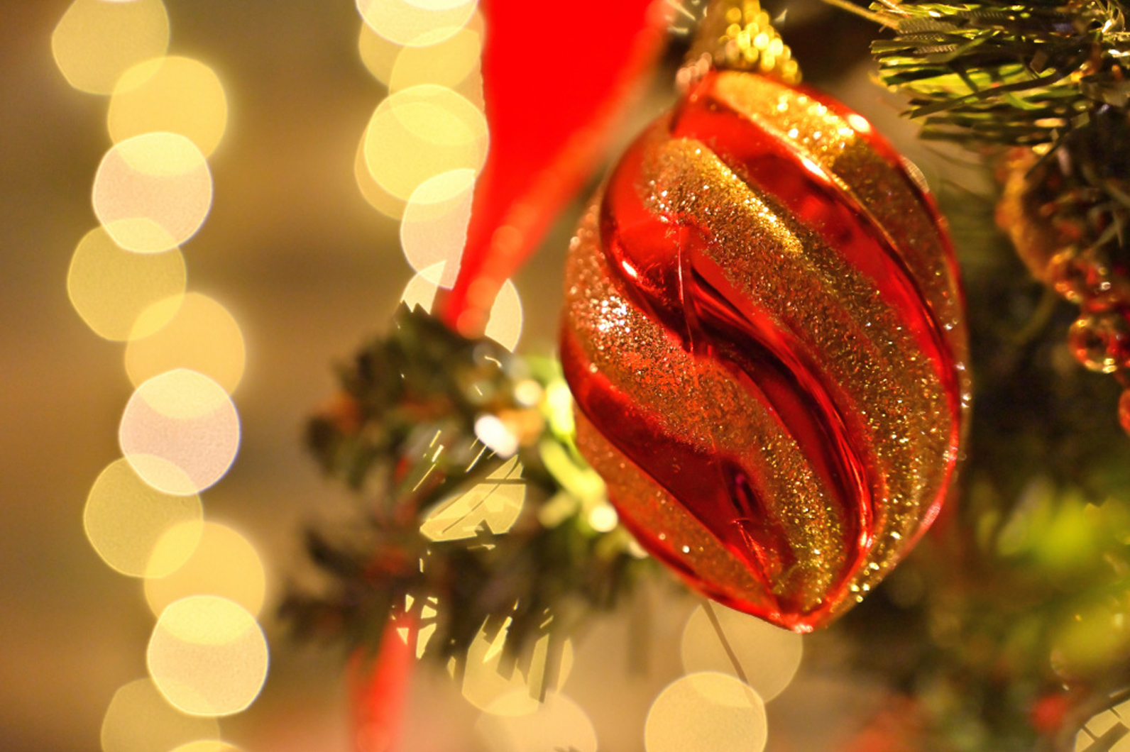 ボケをいかしてクリスマスオーナメントを撮る