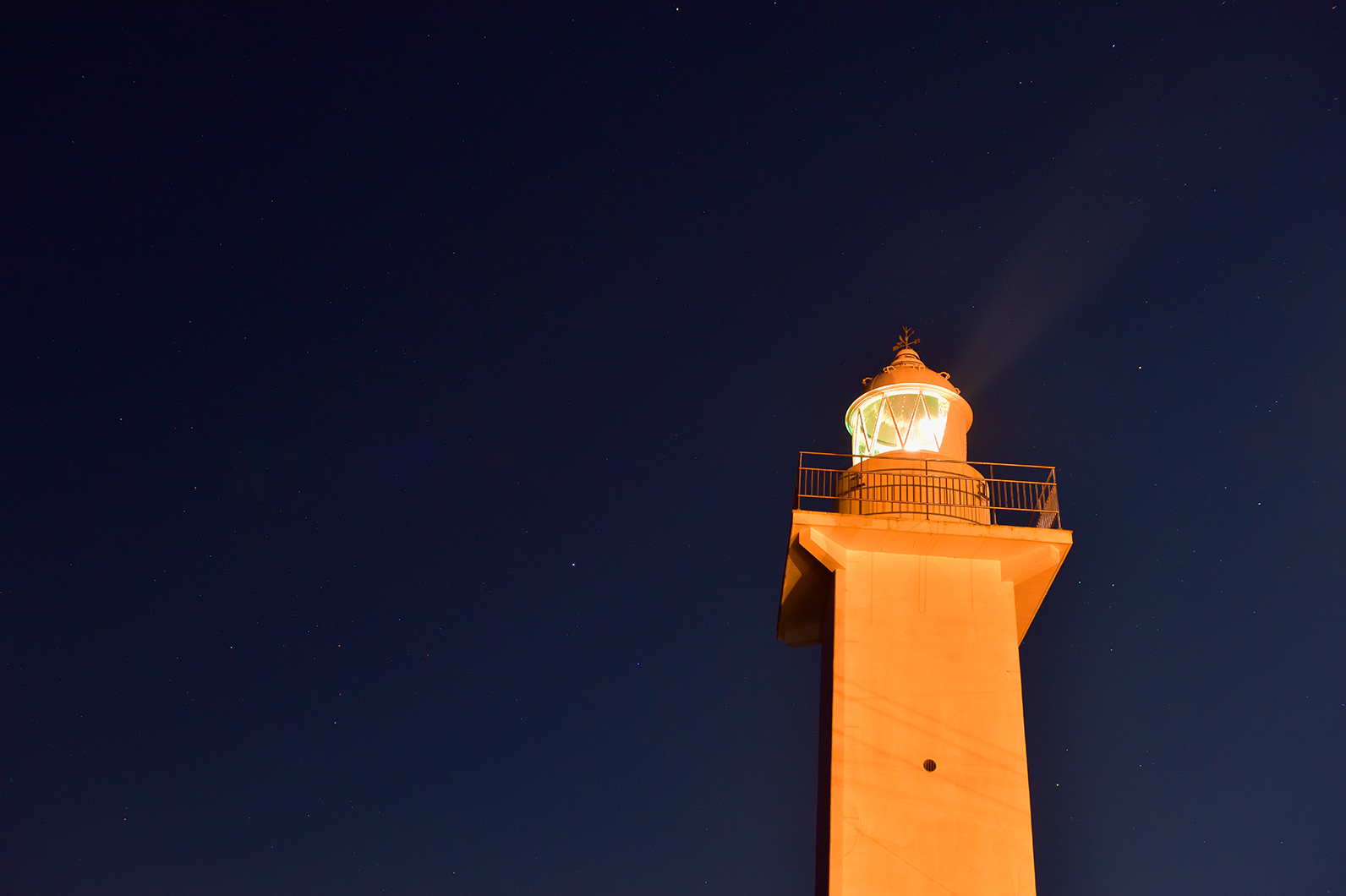 星空と灯台