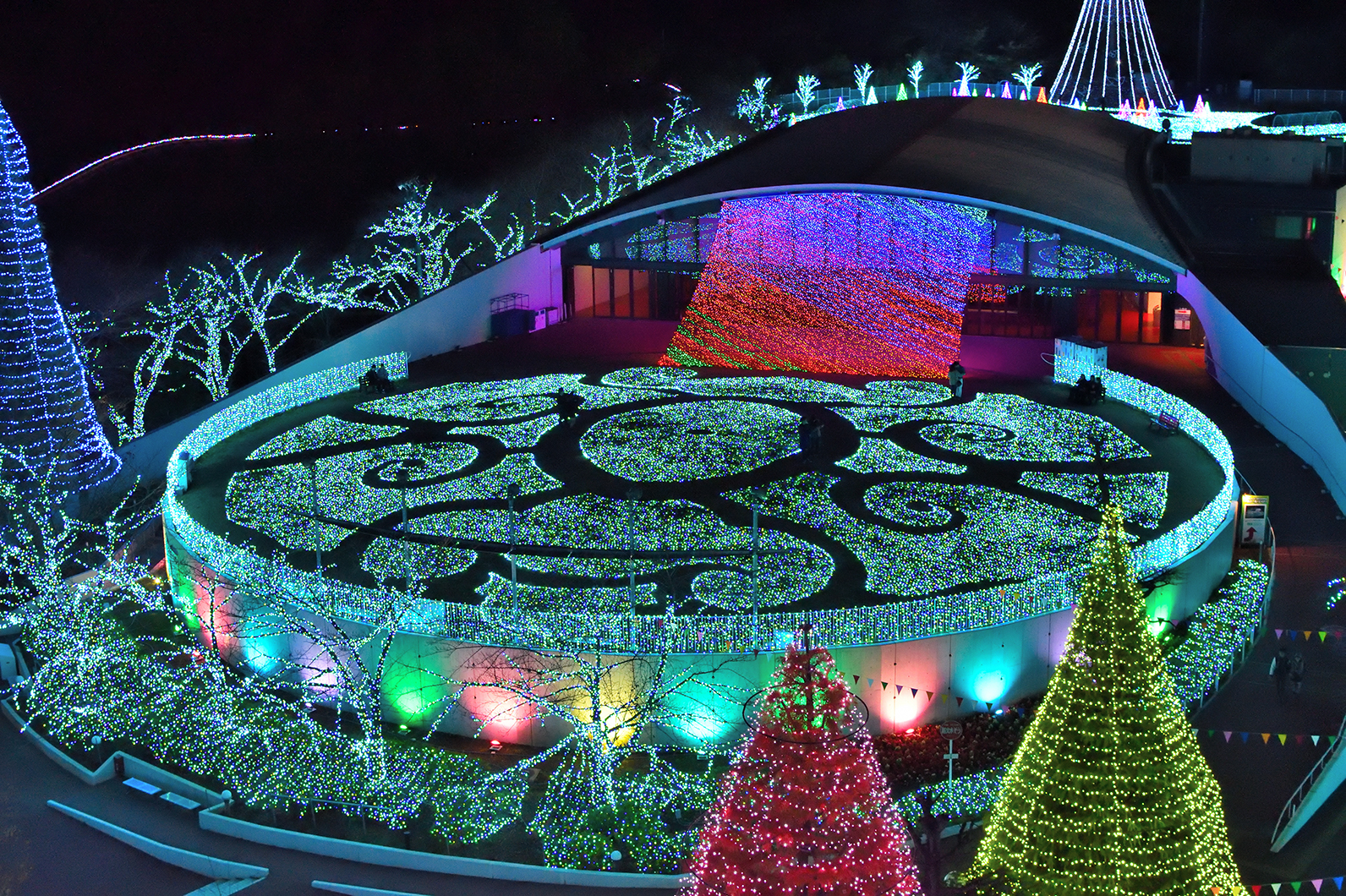 イルミネーションを大きく切り取る