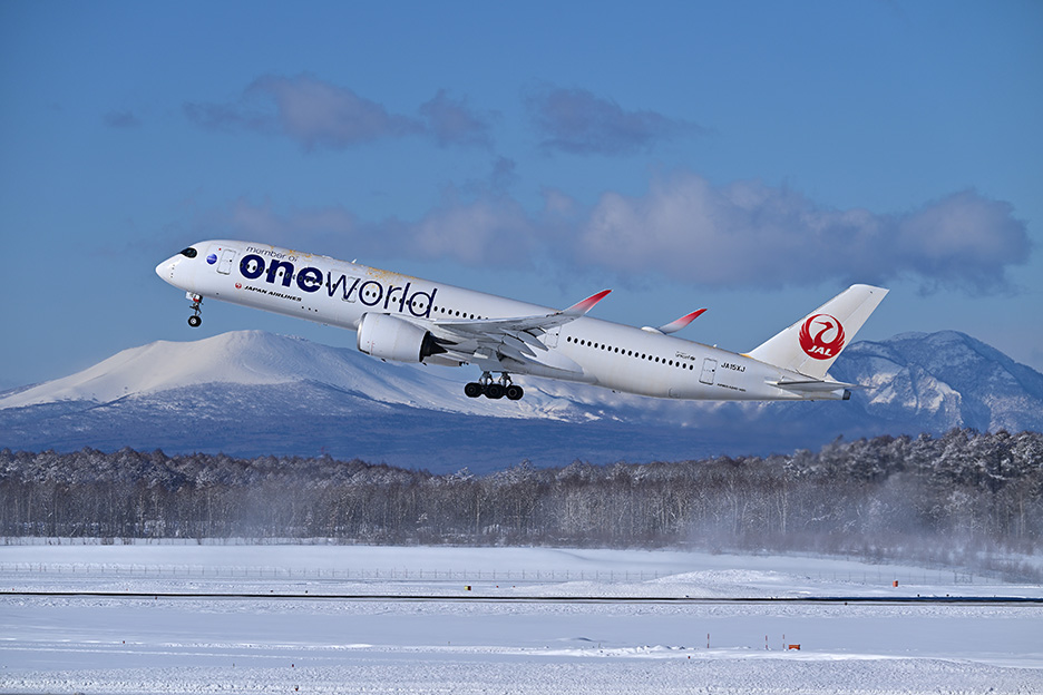 NIKKOR Z 100-400mm f/4.5-5.6 VR Sで撮影した飛行機の離陸時の写真