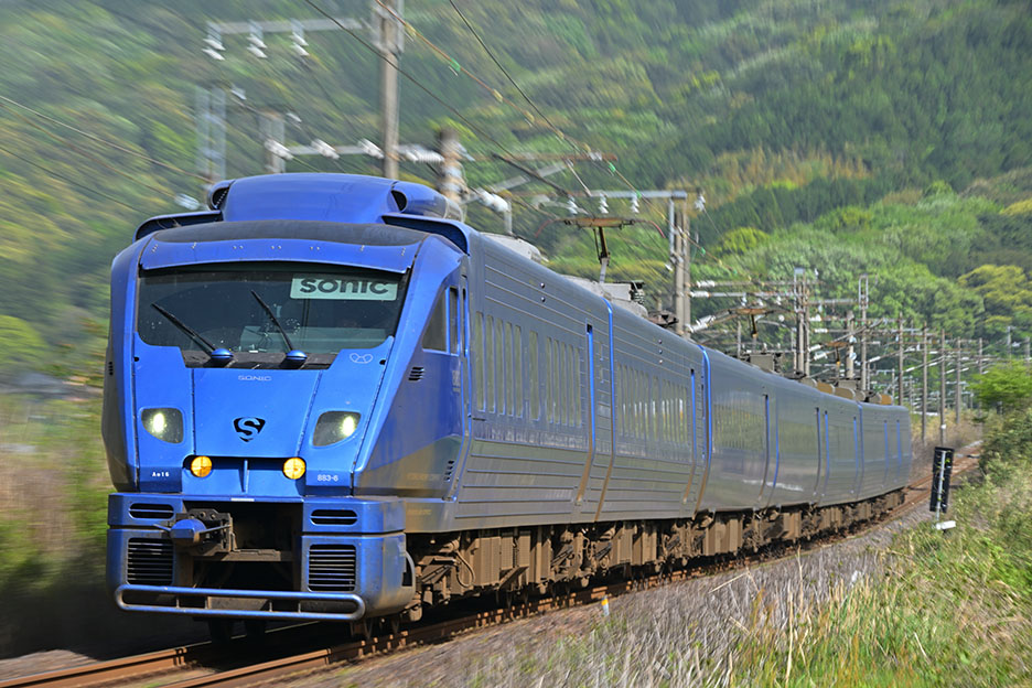 NIKKOR Z 28-400mm f/4-8 VRで撮影した列車