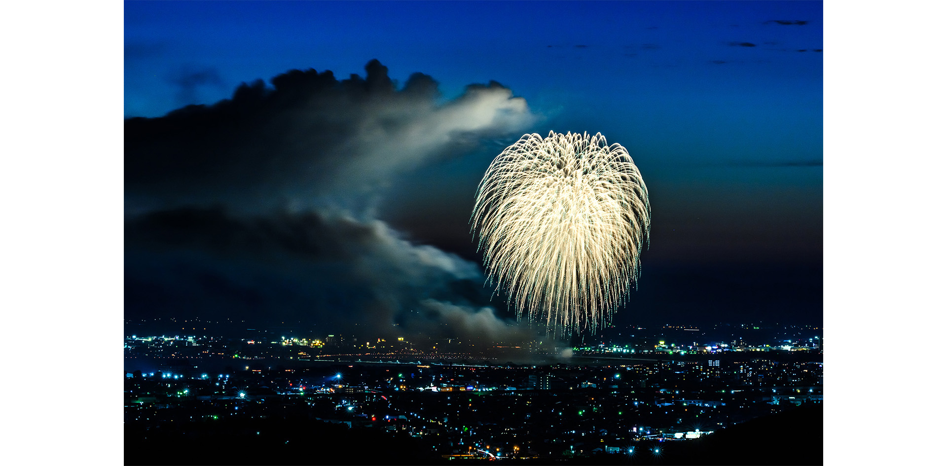 THE GALLERY企画展 別所隆弘 写真展「煙か闇か爆ぜ物」