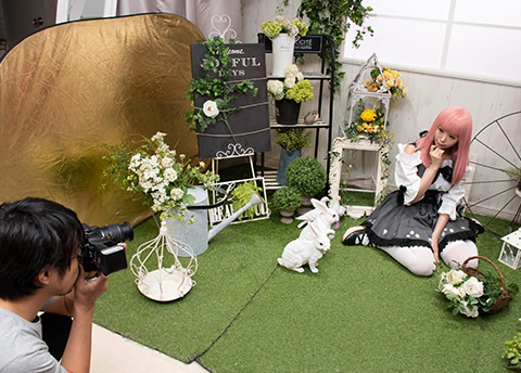 スタジオでの撮影風景の写真。