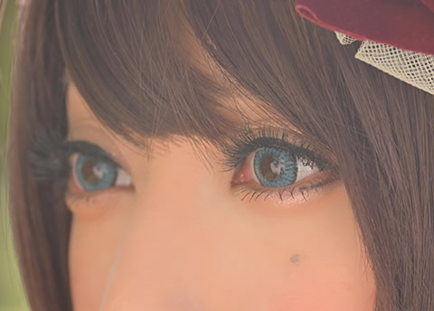 瞳AF右目にピントの説明写真。