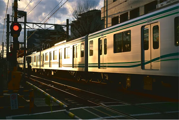 Photo before arrangement: 夕暮れ・電車・線路
