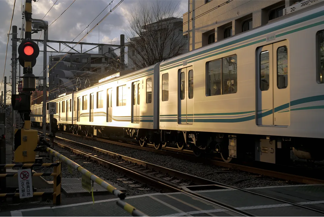 Photo after arrangement: 夕暮れ・電車・線路