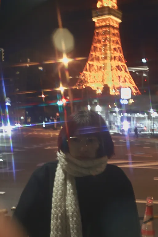 Photo: レトロ感・東京タワー・交差点・女性