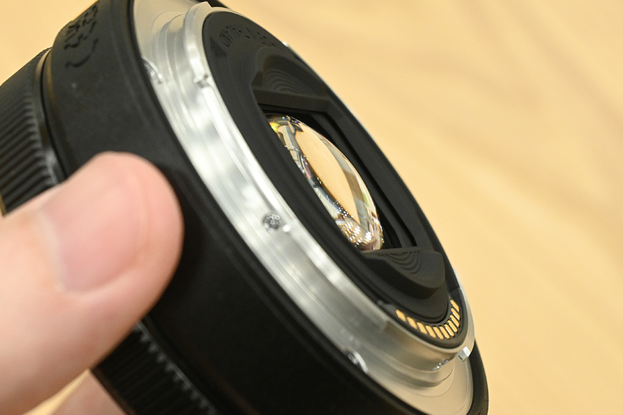 金属マウント 写真