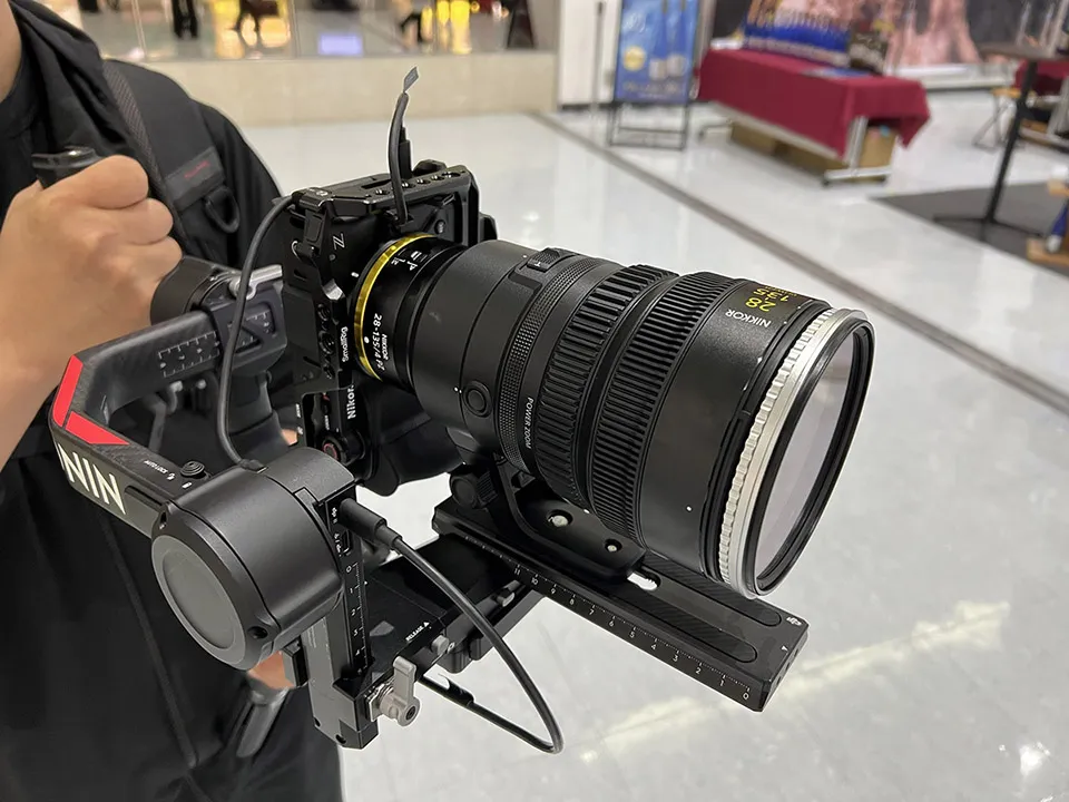 大きなレンズを載せてもバランスは問題なし