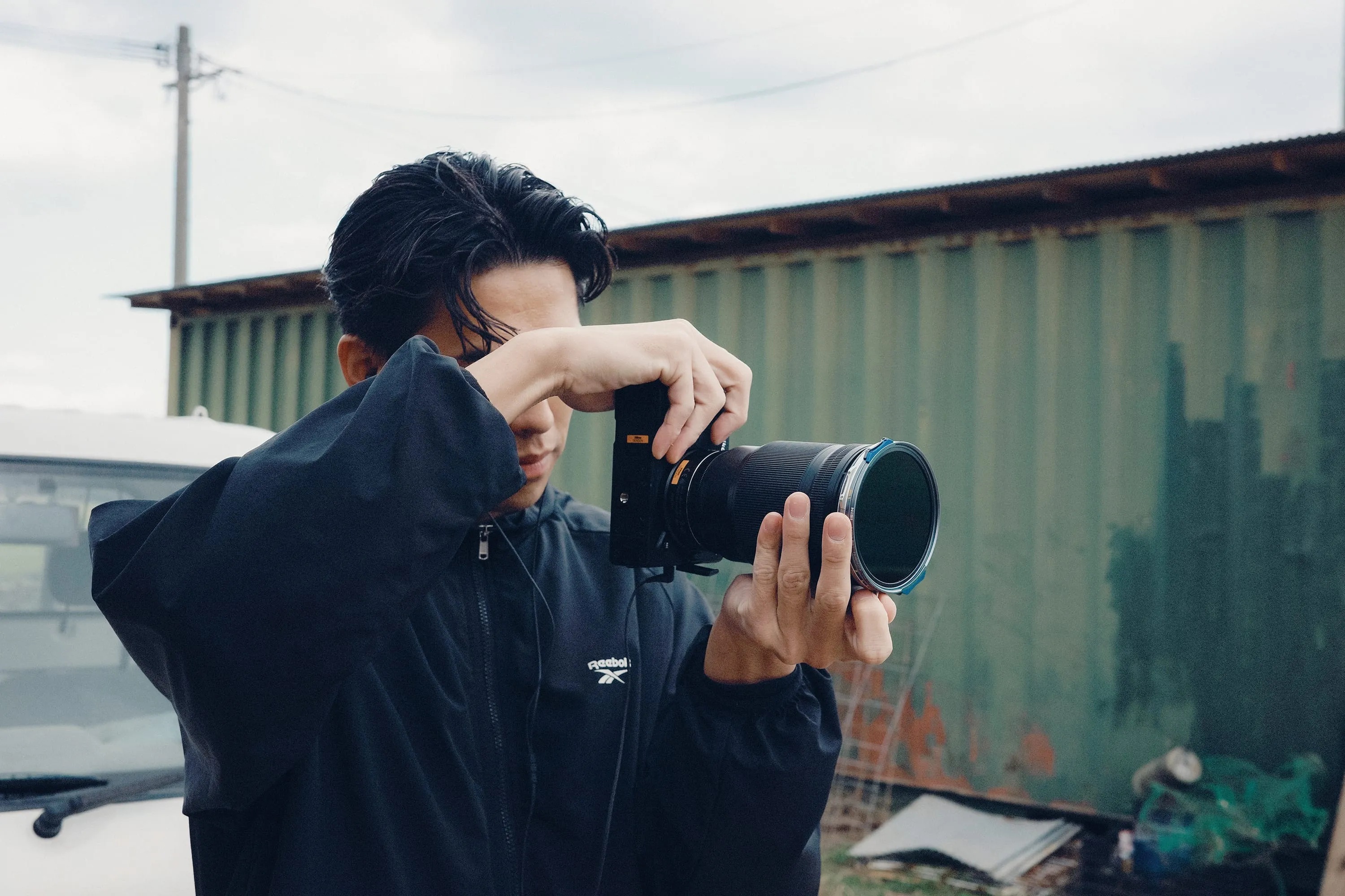 開放F値1.2をキープするため可変NDを使用