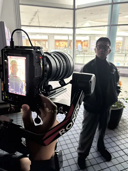 表情と動きで演技