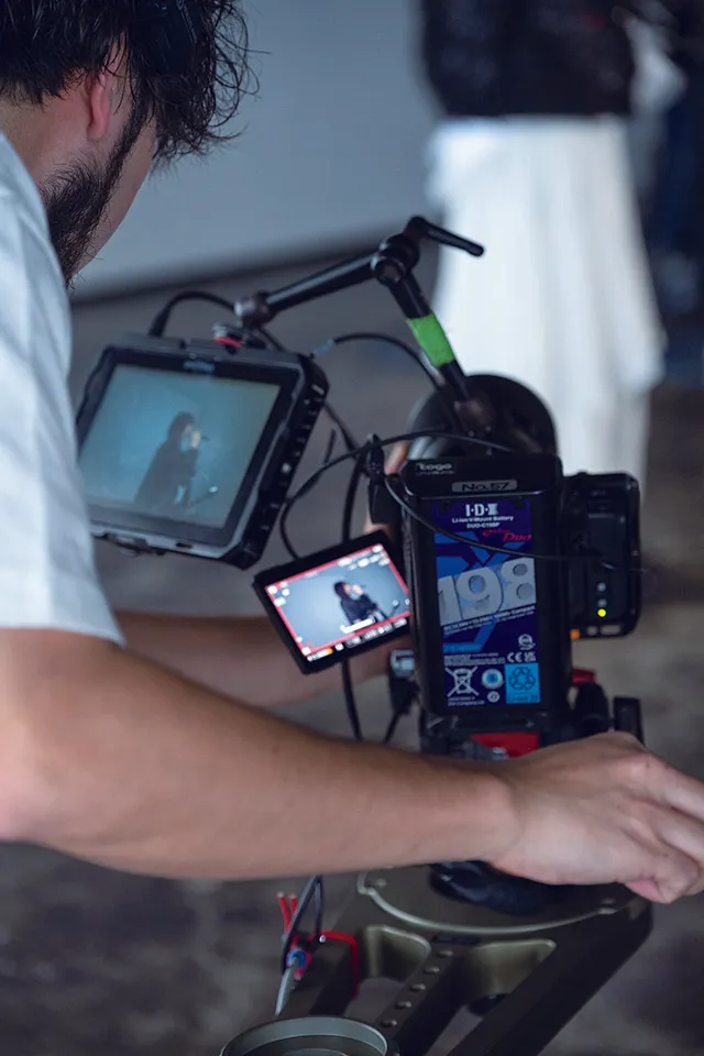 7型のモニターに映像を出してフォーカスを送る