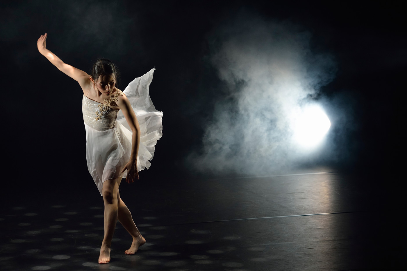 今回のレンズは70-200mm f/2.8。劇場などの限られた光と撮影ポイントを余儀なくされる状況で、f/2.8で一定の明るく高解像なズームレンズは、とても頼れる存在である。