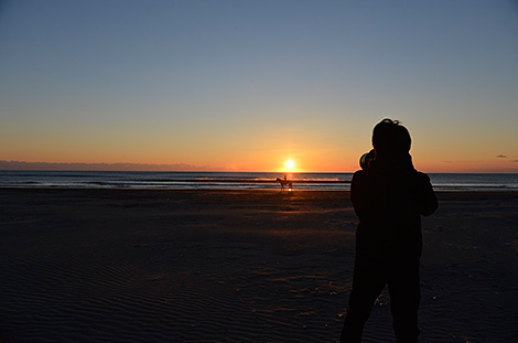 日の出のとき、その方向にレンズを向ける