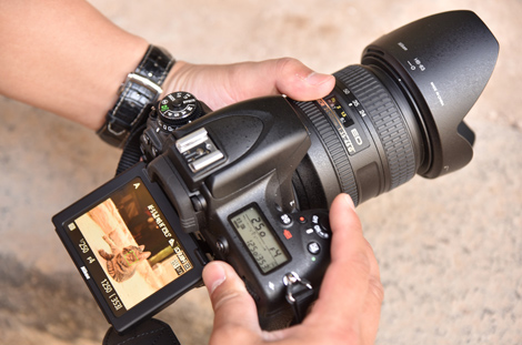 チルト式の液晶モニターを活かしての撮影も