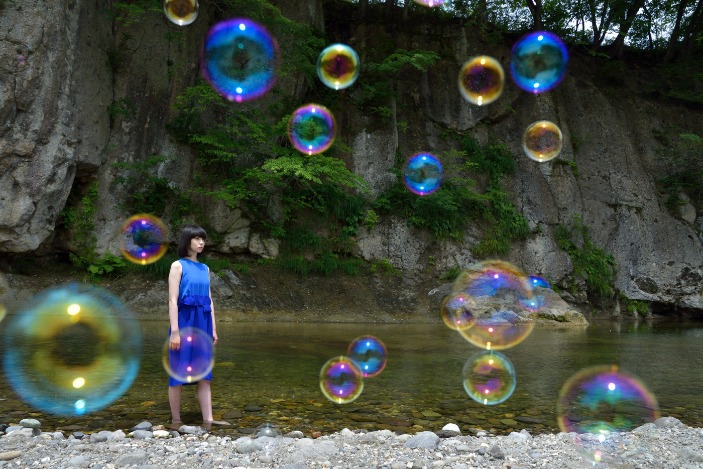 作品4：名取川上流でシャボン玉の演出効果を活かして