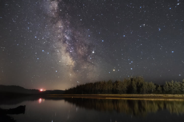 ●カメラ：D7500 ●レンズ：AF-S DX NIKKOR 16-80mm f/2.8-4E ED VR ●撮影モード：マニュアル、30秒、f/3.5 ●ホワイトバランス：オート ●ISO感度：3200 ●ピクチャーコントロール：フラット ●フィルター：ニコンニューソフトフォーカスフィルター