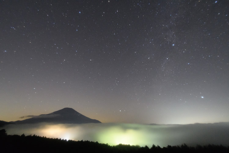 ●カメラ:D7500 ●レンズ:AF-P DX NIKKOR 10-20mm f/4.5-5.6G VR ●撮影モード:マニュアル、30秒、f/5.6 ●ホワイトバランス:晴天 ●ISO感度:6400 ●ピクチャーコントロール:風景 ●フィルター:ニコンニューソフトフォーカスフィルター