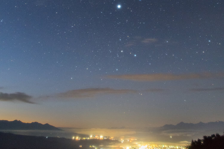 ●カメラ:D7500 ●レンズ:AF-S DX NIKKOR 16-80mm f/2.8-4E ED VR ●撮影モード:マニュアル、13秒、f/3.5 ●ホワイトバランス:オート ●ISO感度:1600 ●ピクチャーコントロール:フラット ●フィルター:ニコンニューソフトフォーカスフィルター