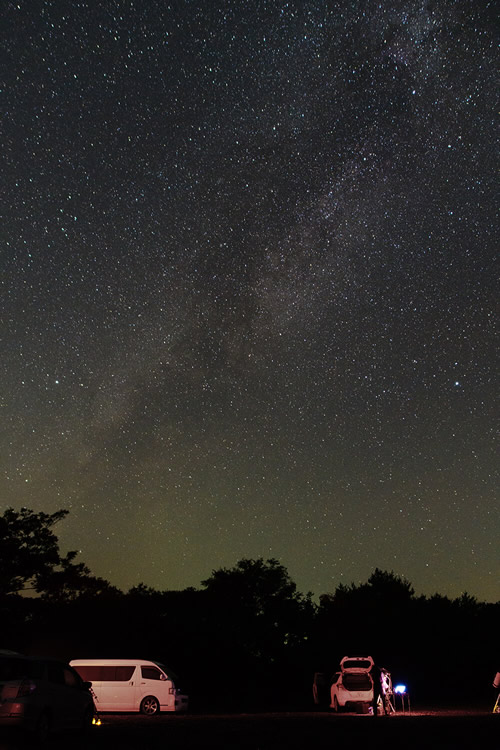 ●カメラ：D7500 ●レンズ：AF-S NIKKOR 20mm f/1.8G ED ●撮影モード：マニュアル、20秒、f/2.5 ●ホワイトバランス：晴天 ●ISO感度：3200 ●ピクチャーコントロール：フラット ●フィルター：なし
