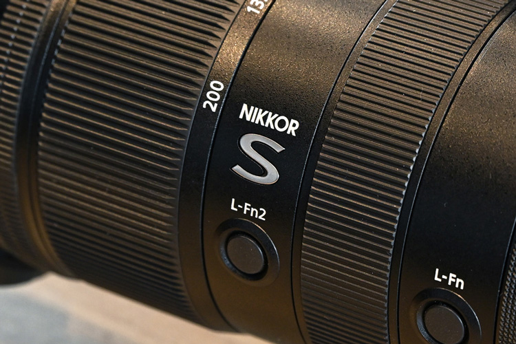 レンズの「S-Line」マークのアップ写真