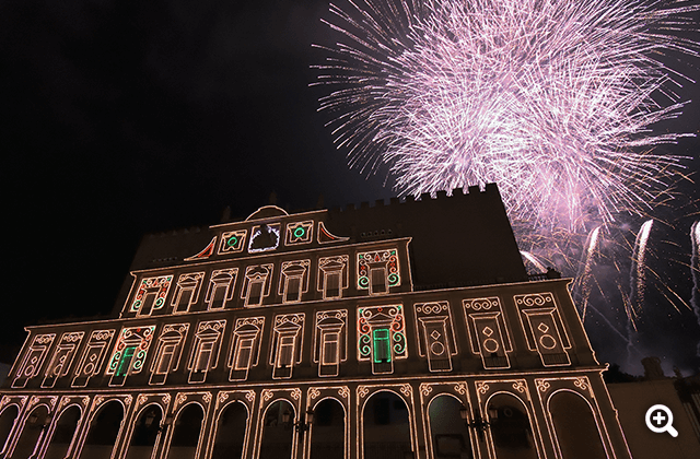 ●カメラ：D7500 ●レンズ：AF-P DX NIKKOR 10-20mm f/4.5-5.6G VR ●撮影モード：プログラムオート、1/100秒、f/4.5 ●ホワイトバランス：白色蛍光灯 ●ISO感度：オート（ISO 5600）