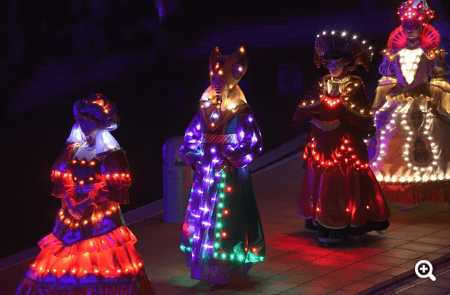 ●カメラ：D7500 ●レンズ： AF-S DX NIKKOR 18-300mm f/3.5-5.6G ED VR ●撮影モード：プログラムオート、1/40秒、f/5.6 ●ホワイトバランス：白色蛍光灯 ●ISO感度：オート（ISO 3200）