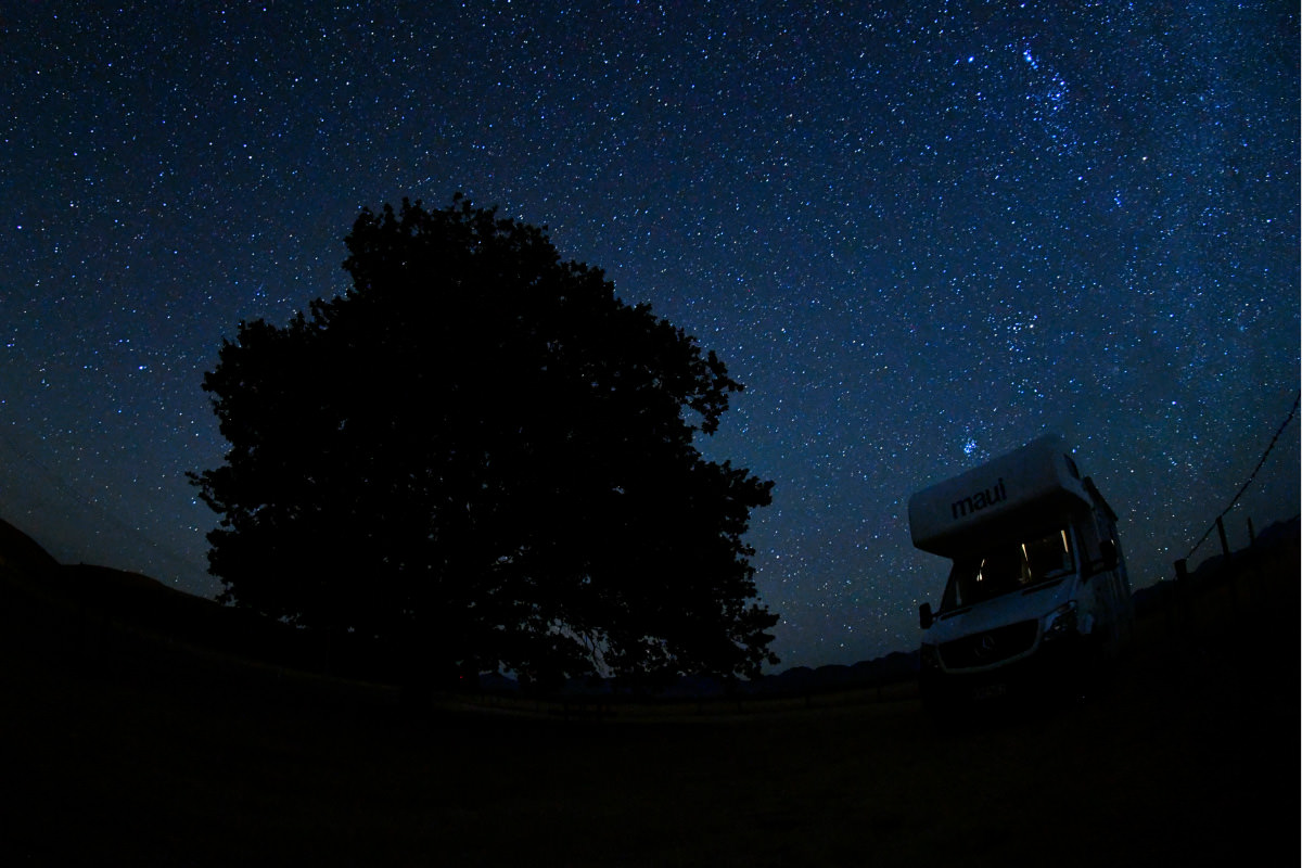 満天の星に包まれるわが宿