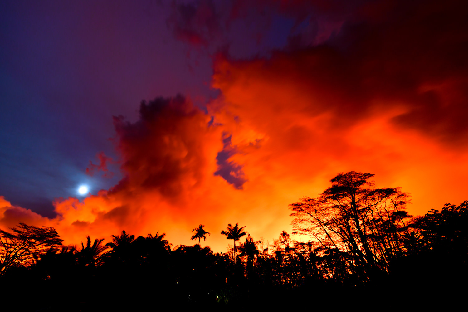 燃えるような噴火