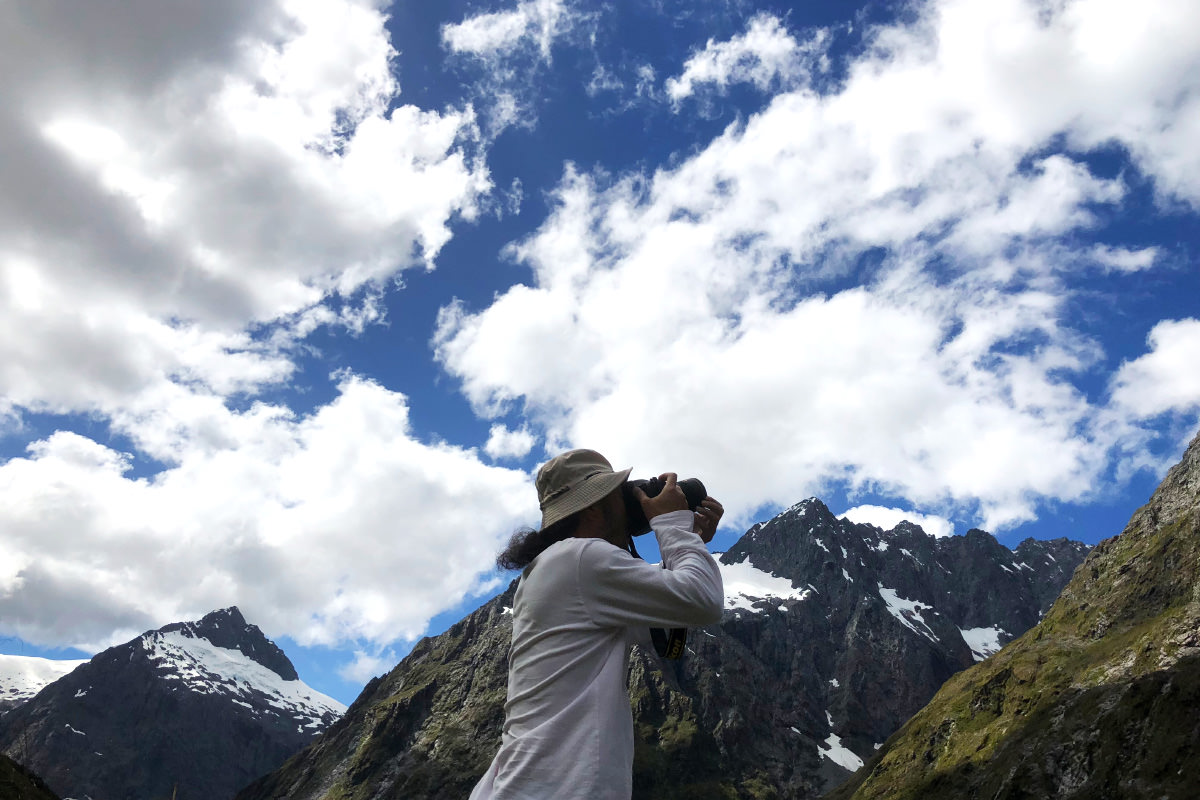 刻一刻と形を変える雲や、その間からこぼれるまだらな光を受けて自己主張する山々は、いくら撮っても撮り切れた感じがしない。つい時間が経つのを忘れてしまう。