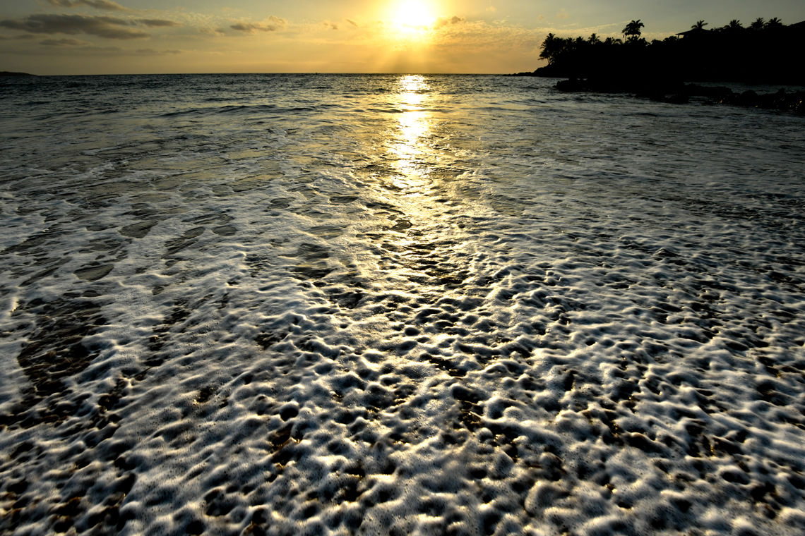 溶岩ビーチの夕暮れ