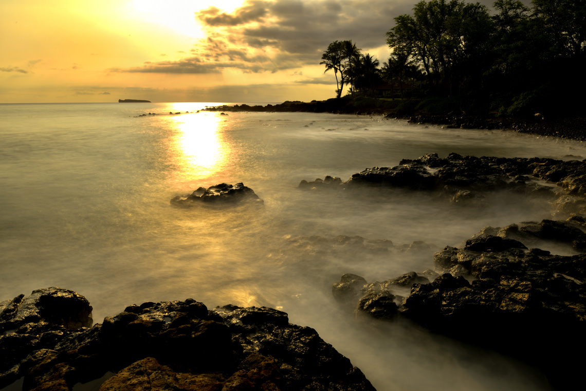 溶岩ビーチの夕暮れ