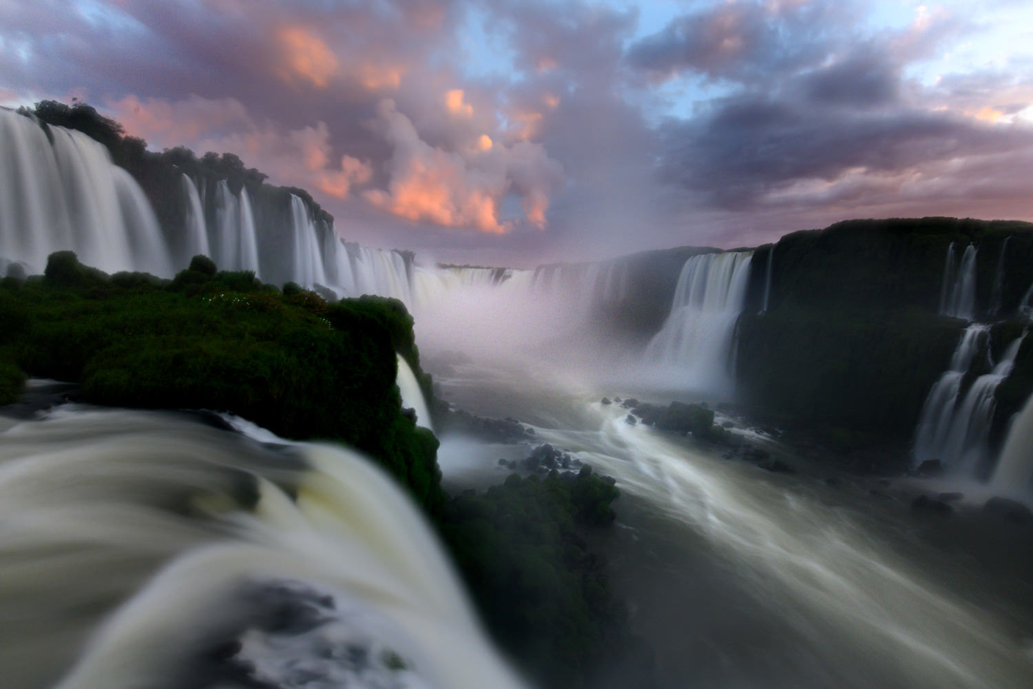 夕暮れのイグアス