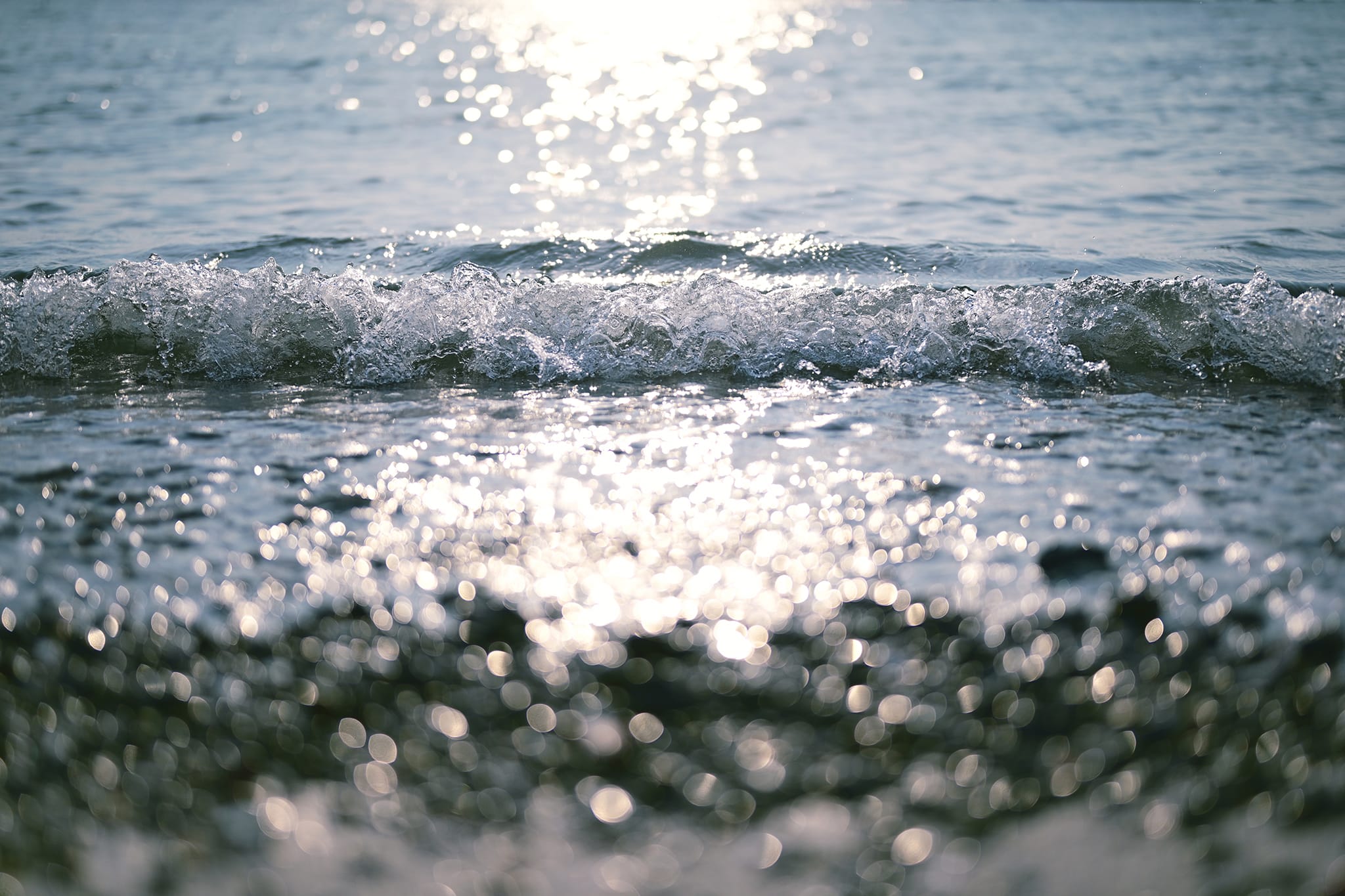 なめらかなボケを表現した海の風景写真