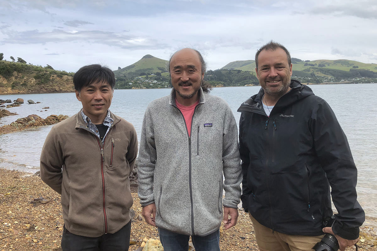 野生動物の多い町ダニーデンで、撮影ポイントを教えてくれたり、いろんな情報をくれたりと、とてもお世話になったダニーデン在住の写真家たち。左が日本人の中村太一さん、右がPaul Le Comteさん。お二人とも、驚くほど優しい。