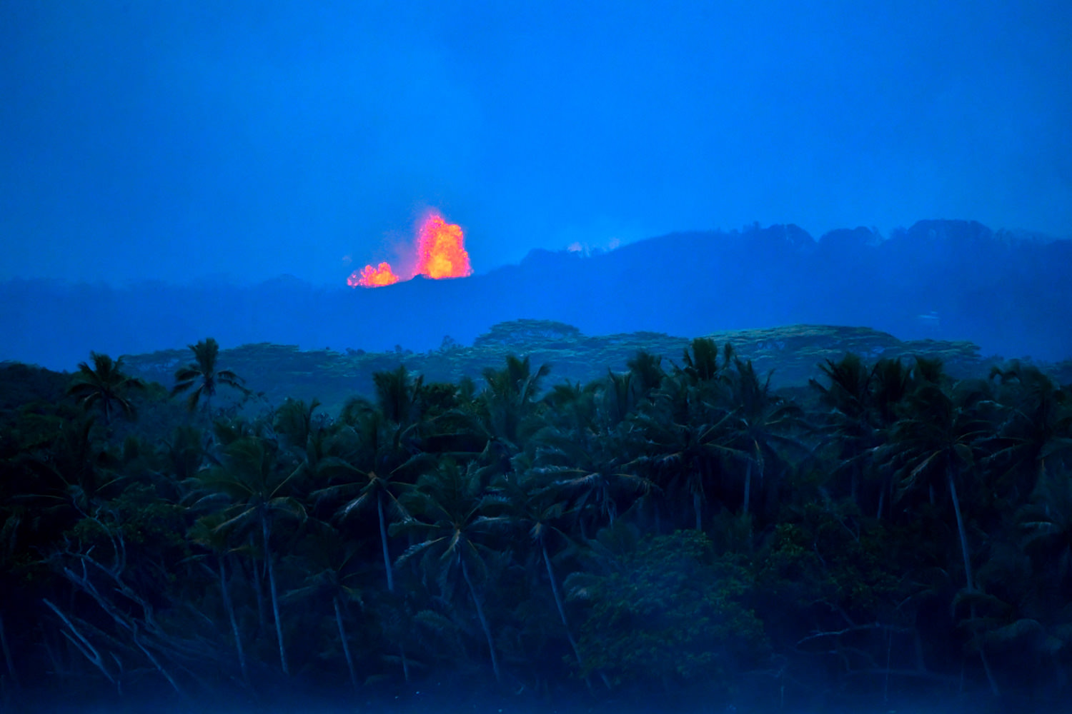 噴火するハワイ島