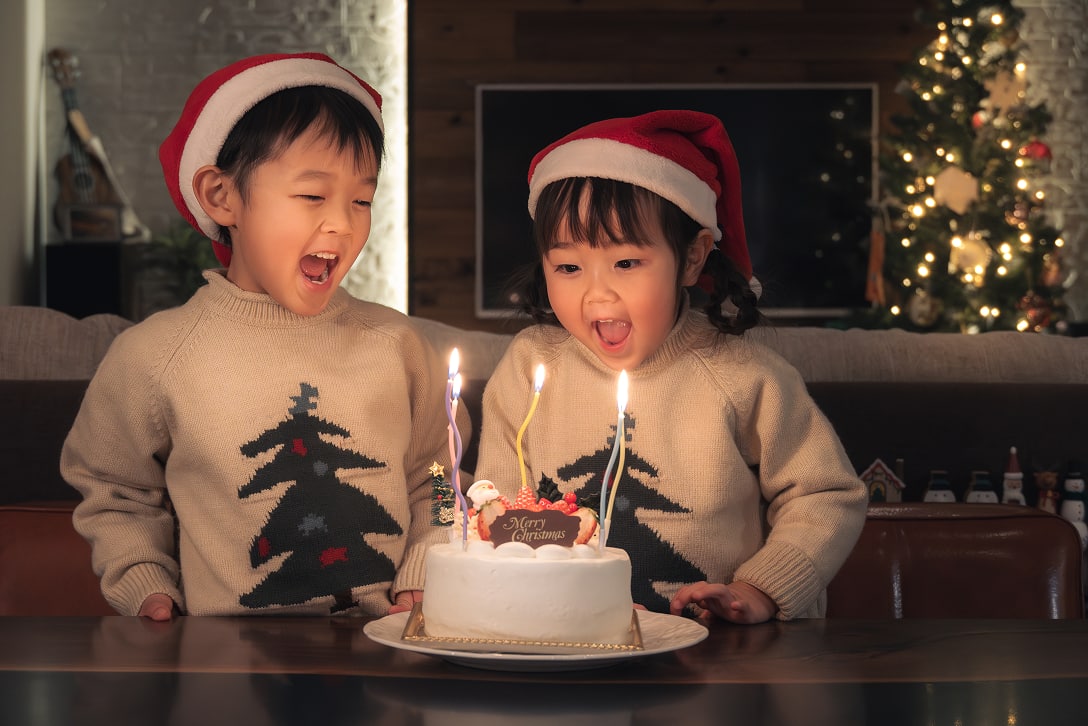 暗いシーンで撮影した子どもたちの写真