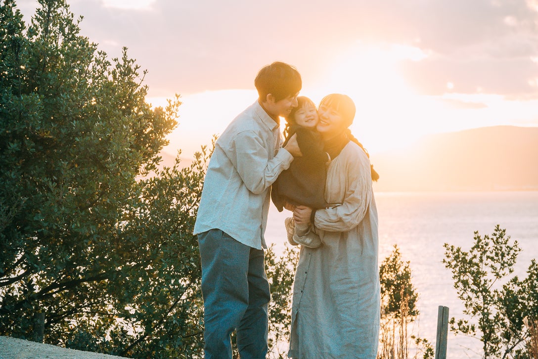 セルフタイマーで撮影した家族写真