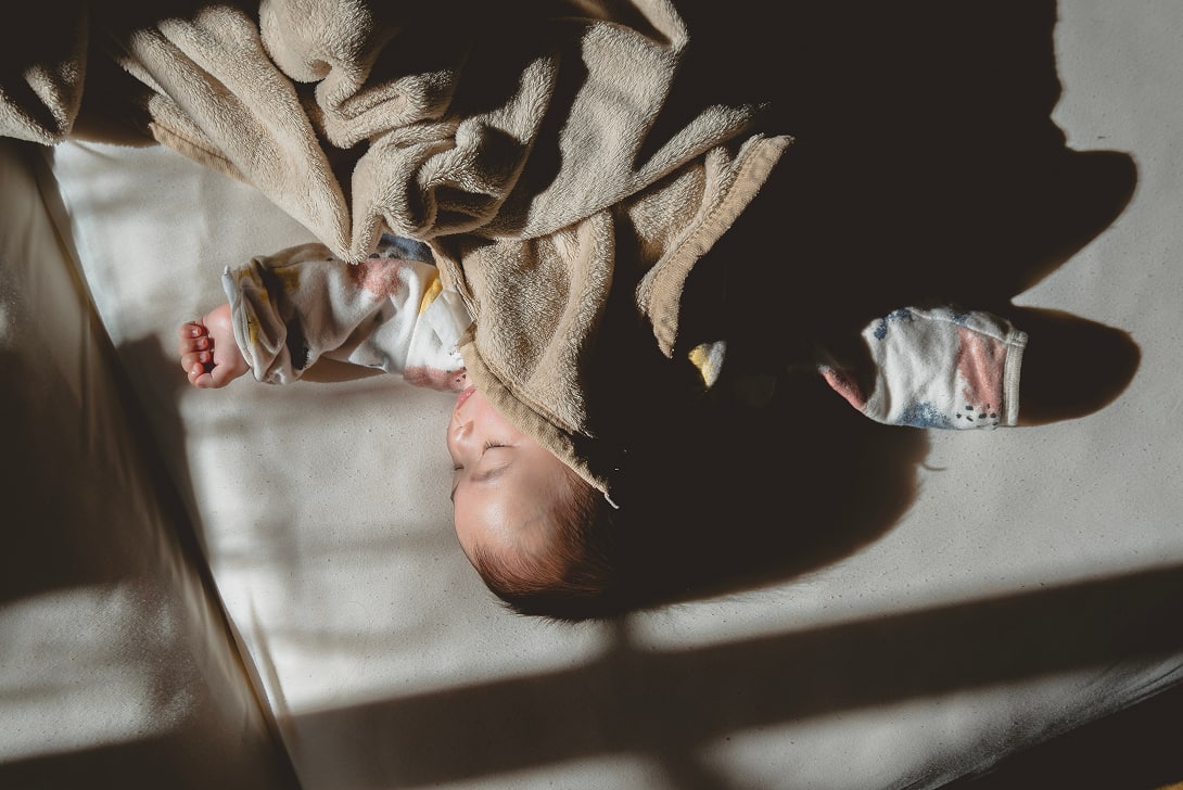 赤ちゃんのお昼寝姿の写真