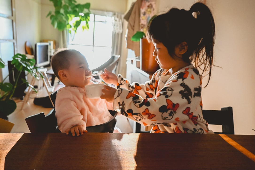 自宅での子どもたちの日常風景を撮影した写真