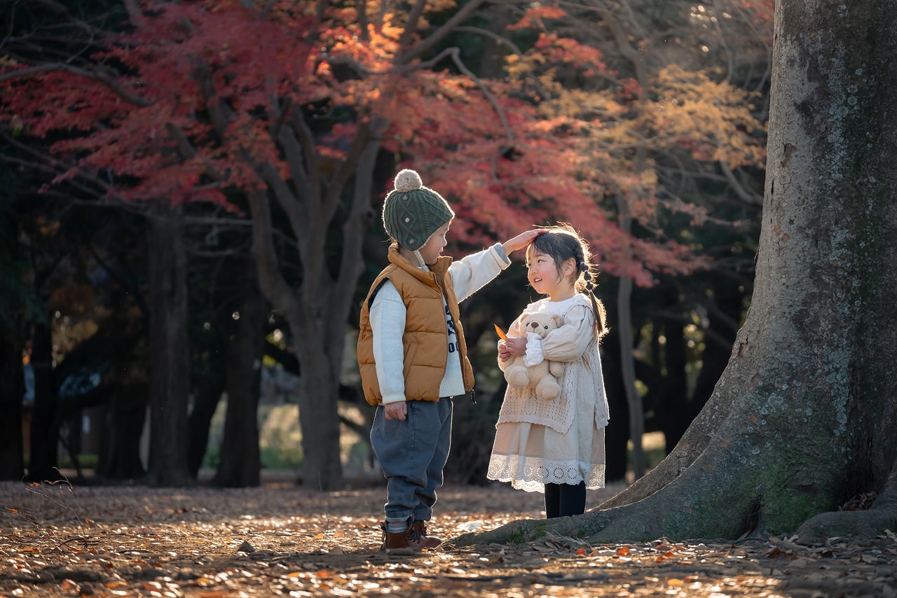 男の子と女の子の写真